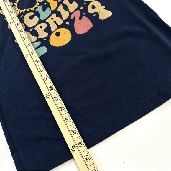 Total Solar Eclipse 2024 Unisex Sz S Navy Soft T Shirt Groovy Distressed Text - Picture 7 of 7